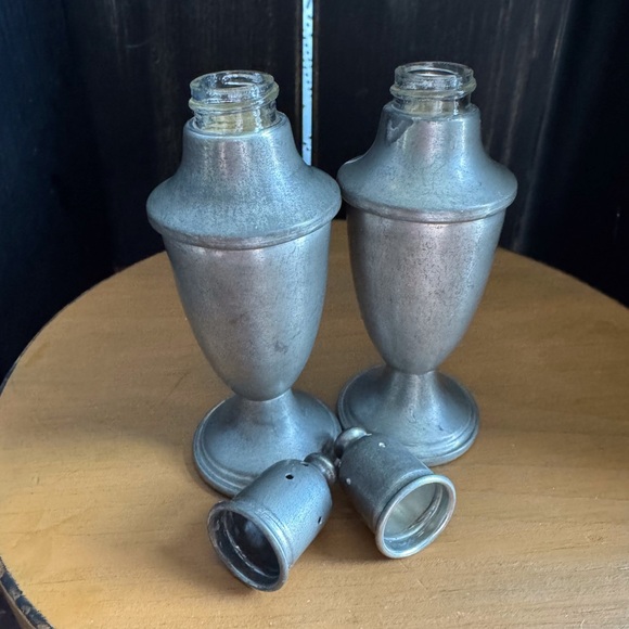 Vintage Empire Pewter Salt & Pepper Shakers - Picture 7 of 7